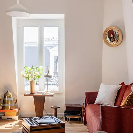 Veeve - Harmonious Hues Paris